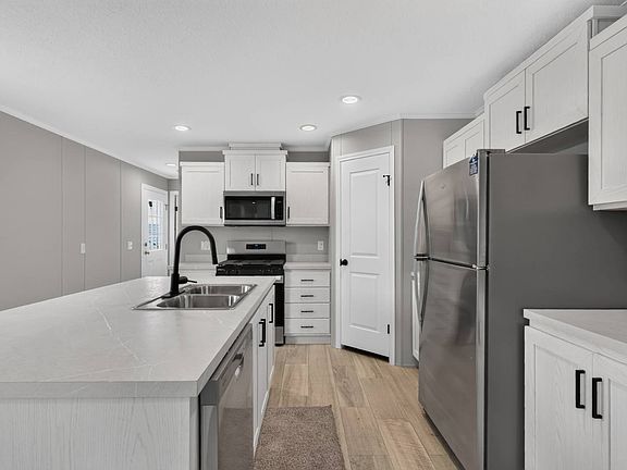 5th image of 43646 La Grand #424
