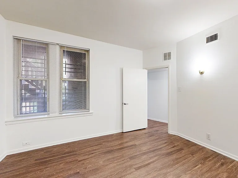 925 East 46th Street — Photo 4