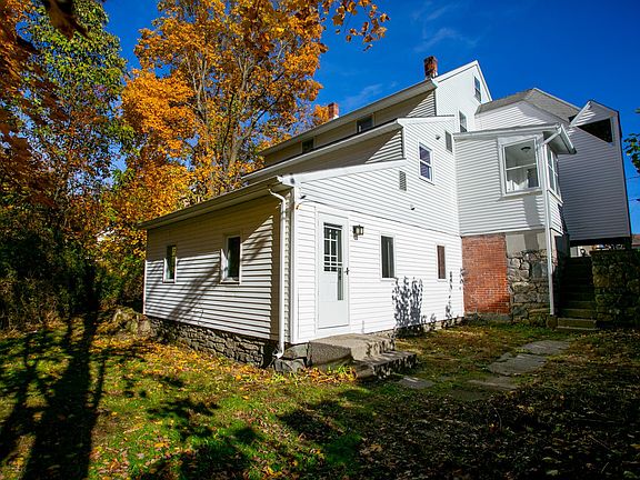 view of entrance to APT from backyard