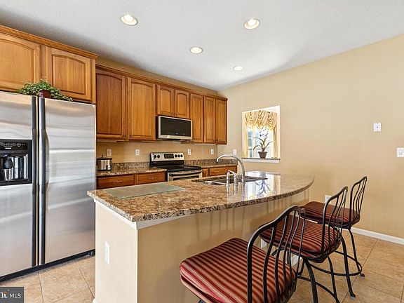 5th image of 136 Hawthorne Greene Cir
