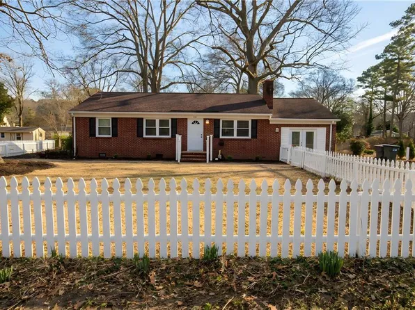 207 Falcon Rd, Yorktown, VA 23690