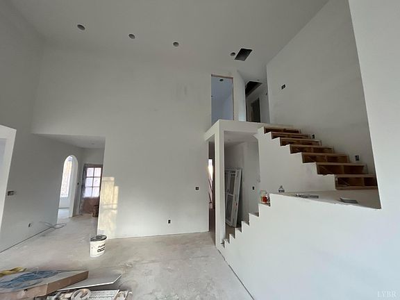 3rd image of 511 Quail Roost Dr