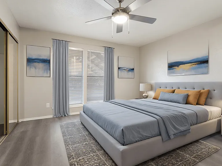 Regal Court Apartments — Photo 20