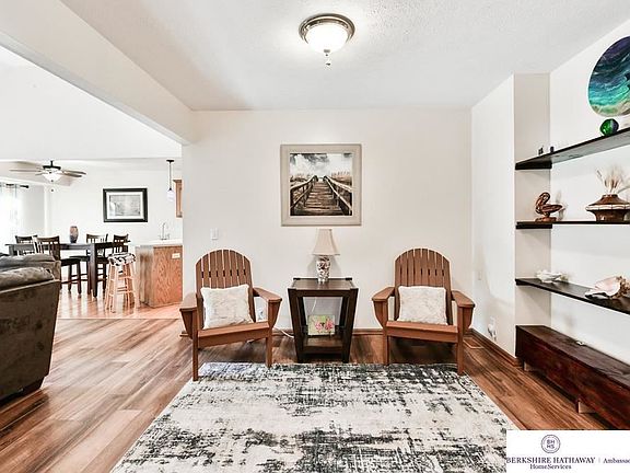5th image of 15447 Robin Dr