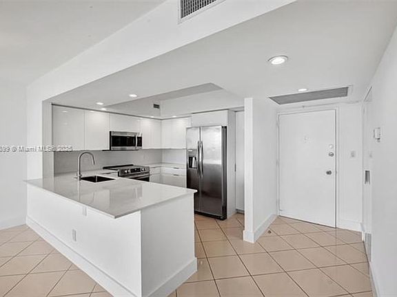 5th image of 5600 Collins Ave #Cu-16f