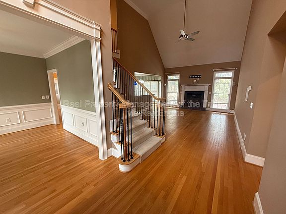 3rd image of 2528 N Beech Ln