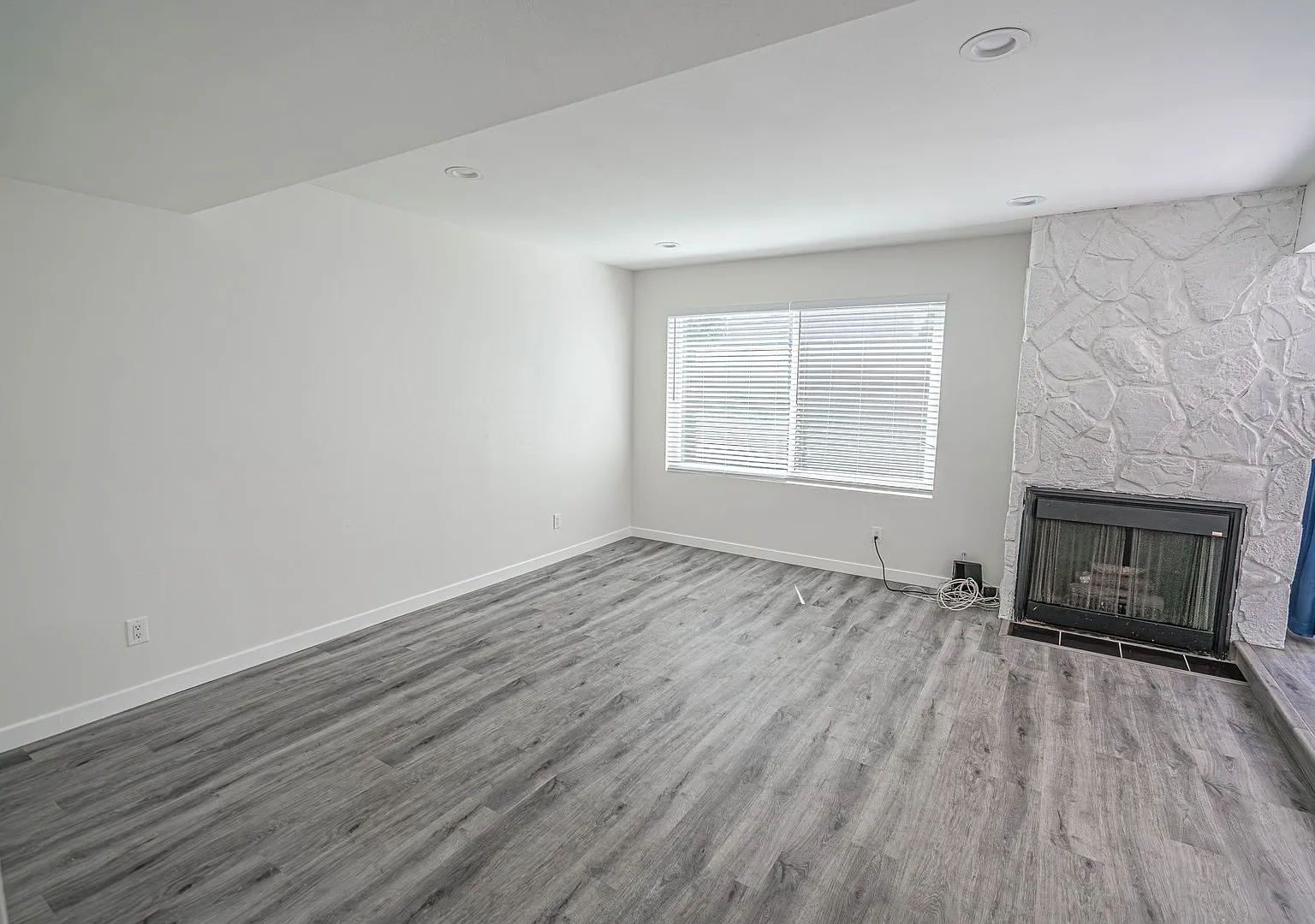 4 Bedroom Condo for Rent in Panorama City! — Photo 4