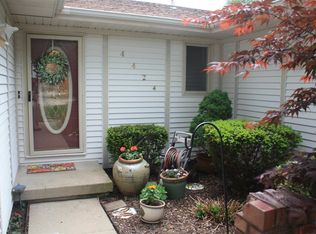 4424 Country Manor Ln, Decatur, IL 62521