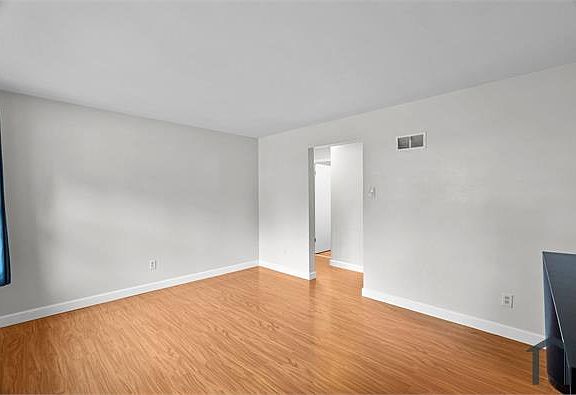 3rd image of 9507 Theodosia Ave