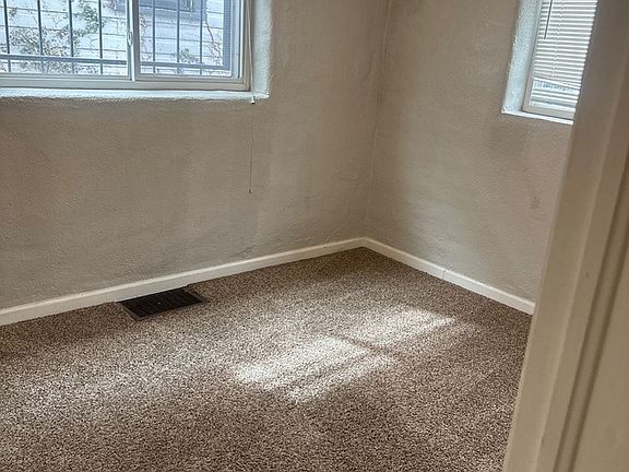 5th image of 33 S Pennsylvania St APT 3