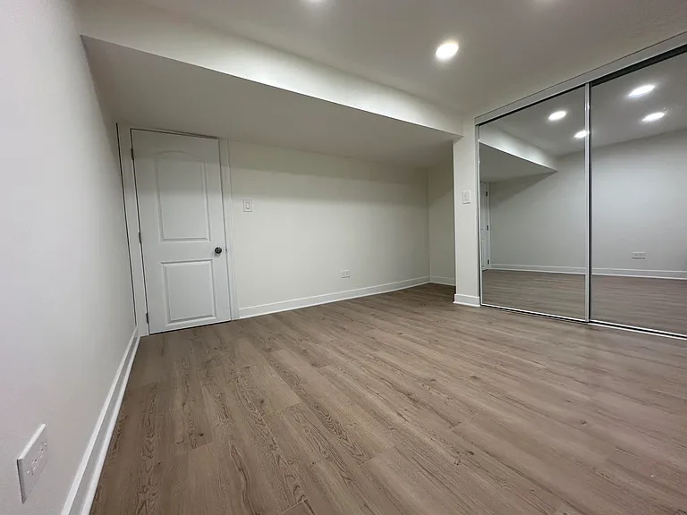 6560 W Cornelia Ave — Photo 2