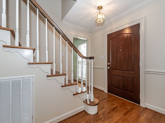 3rd image of 2428 Lynbridge Dr