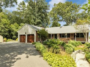 4 Colonial Dr, East Lyme, CT 06333