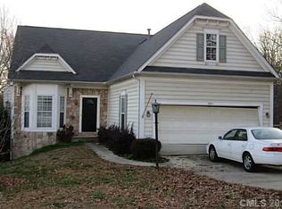 2811 Grosbeak Ln, Charlotte, NC 28269