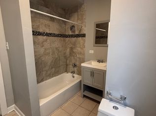 4 bed, 1.0 bath, $1,650, Chicago, IL 60619