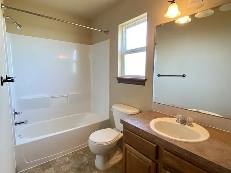 2209 Sunbury Ln — Photo 17