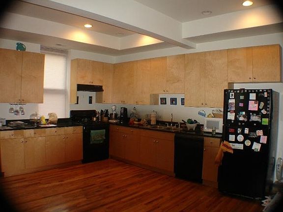3rd image of 1254 N Greenview Ave #2F