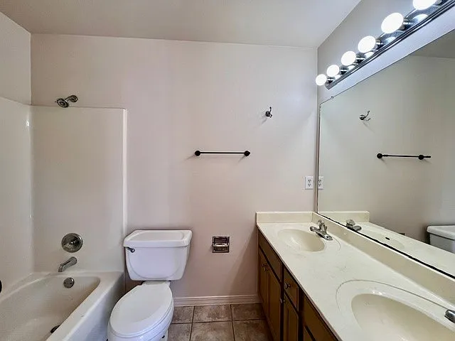 5641 W Fountain St — Photo 16