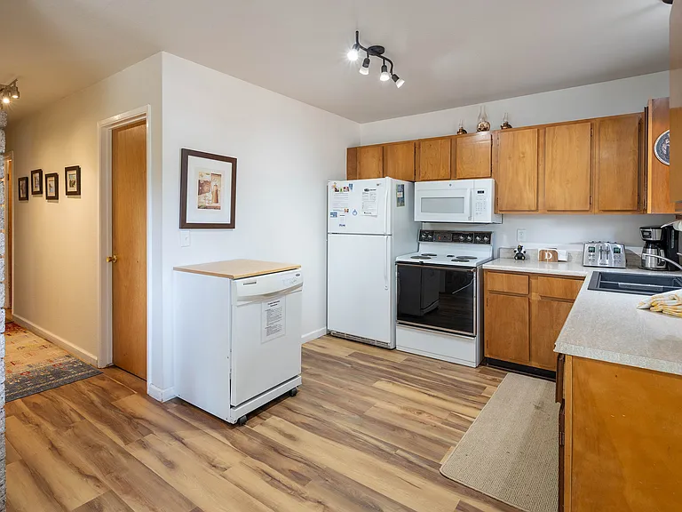 700 Carnelian Cir — Photo 10