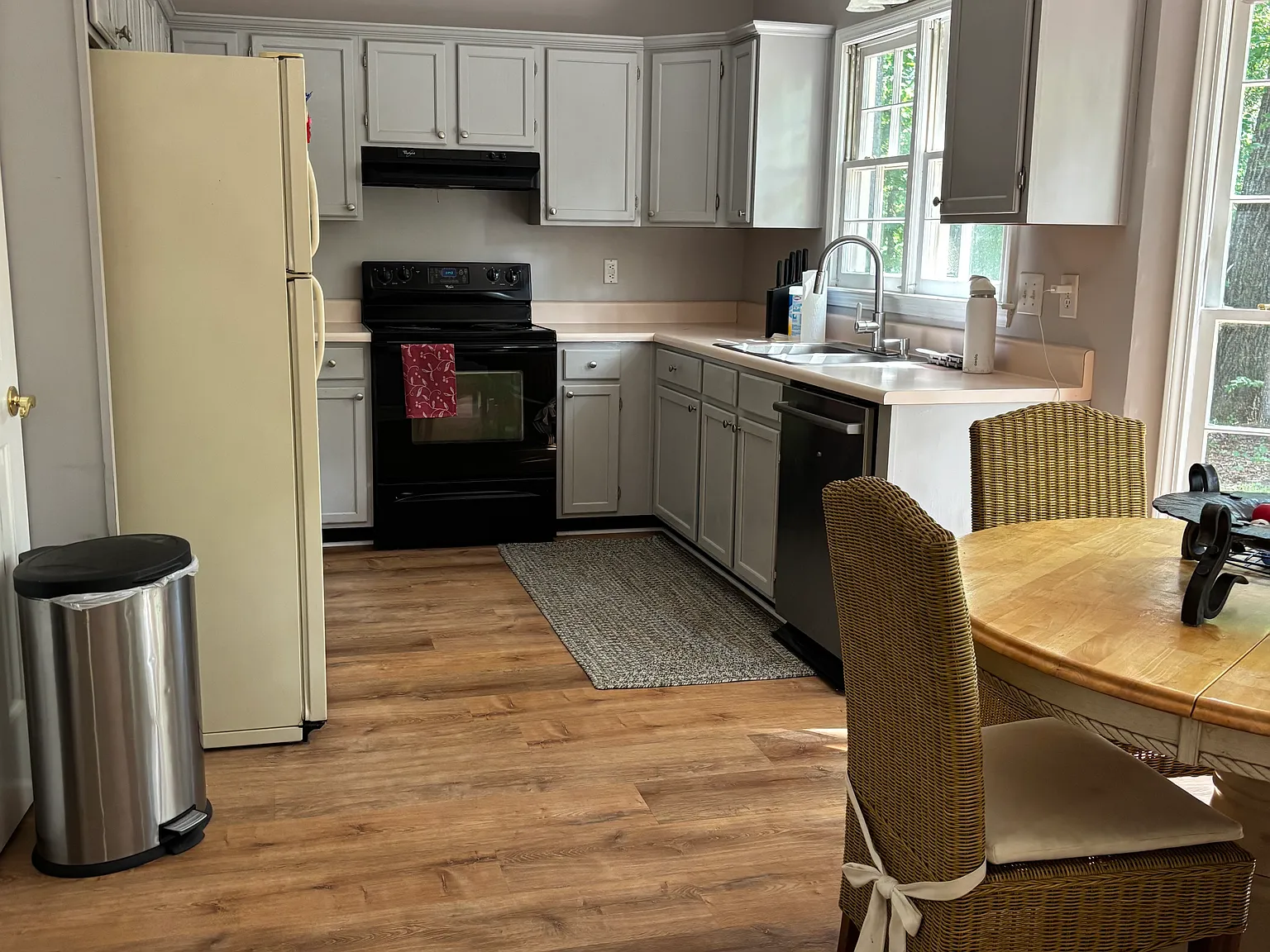 3 bed, 2.5 bath, 1932 sqft, $2,500 — Photo 3