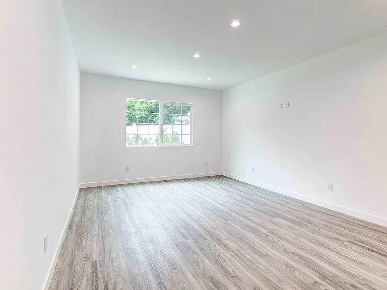 8805 Paso Robles Ave — Photo 41