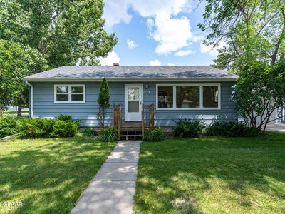 1722 10th Ave NW, East Grand Forks, MN, 56721