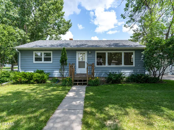 1722 10th Ave NW, East Grand Forks, MN 56721