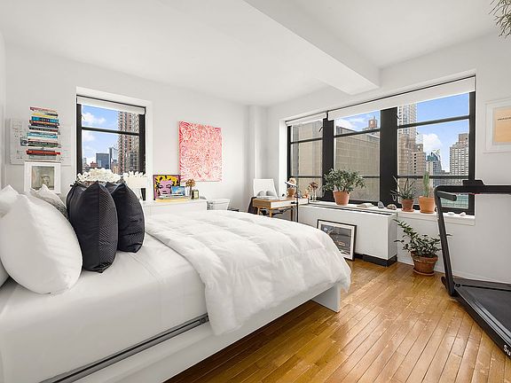 5th image of 43 W 61st St APT 10F