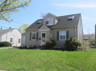 19 Knollwood Ter, Clifton, NJ 07012