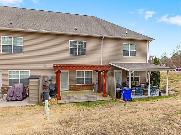3rd image of 1685 Stonebriar Dr NE