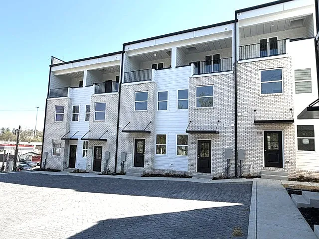 2203 Foster Ave #2205-2221 — Photo 15