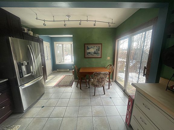 k1 back deck on right leads to back yard
