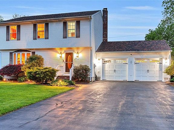 2nd image of 3 Poppy Hill Dr