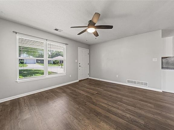 5th image of 406 S Russell St