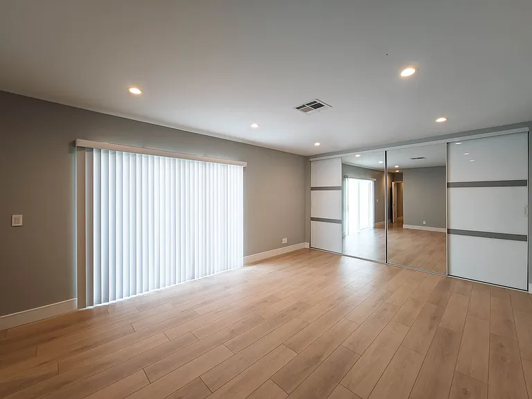 6454 Gentry Ave — Photo 34