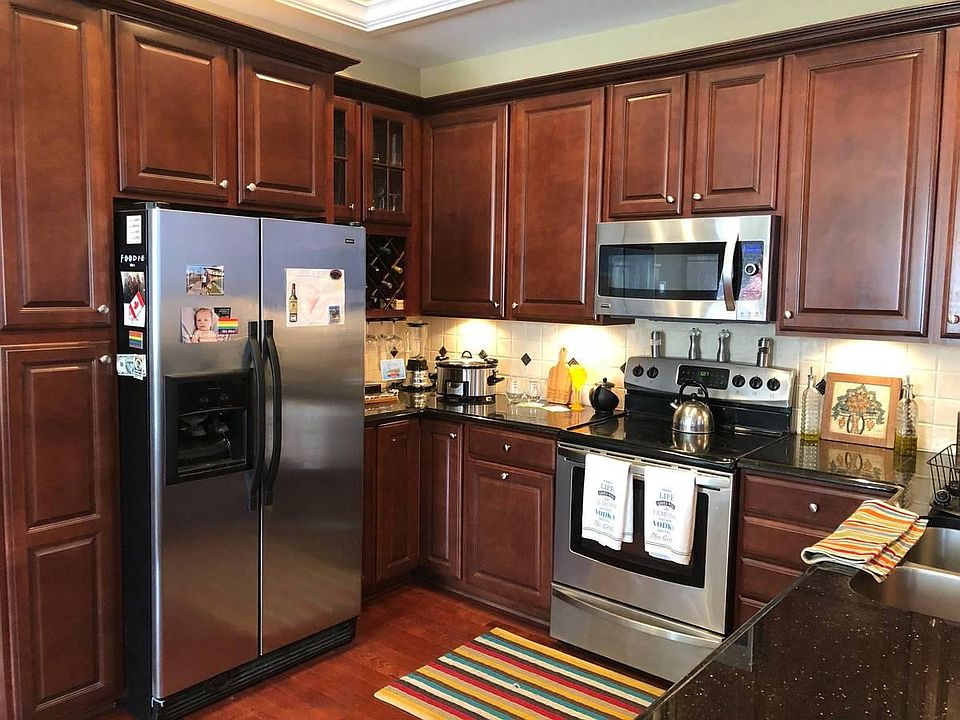 Fully loaded kitchen with granite countertops and SS.