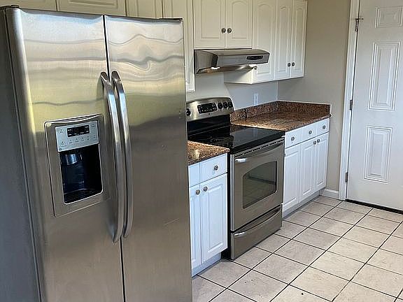 Kitchen- Granite & Stainless