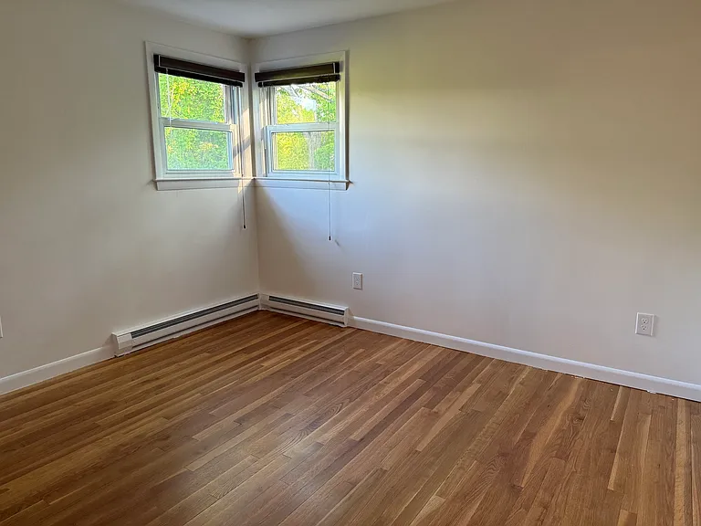 585 Burncoat St — Photo 13