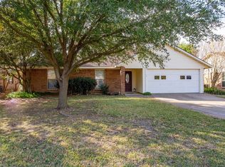 1822 Dundee Dr, Corinth, TX 76210