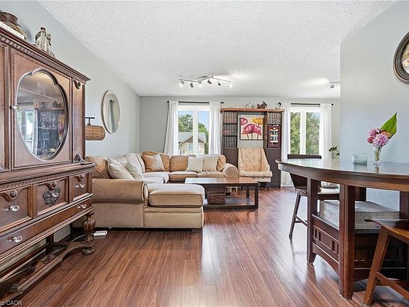 5th image of 49 Markson Cres