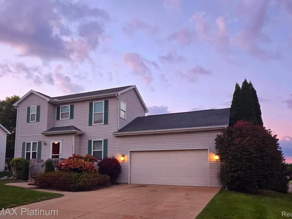 2375 Redbud Dr, Howell, MI 48855