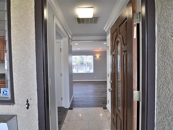 Welcome to this beautiful 5beds/3baths home!