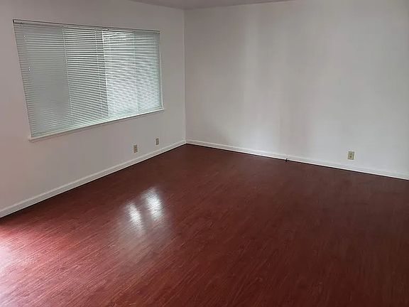3rd image of 1742 Kentfield Ave APT 2
