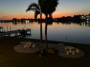 129 104th Ave APT 203, Treasure Island, FL 33706