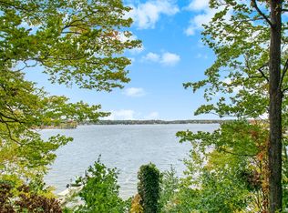 33132 Hunt Dr, Dowagiac, MI 49047