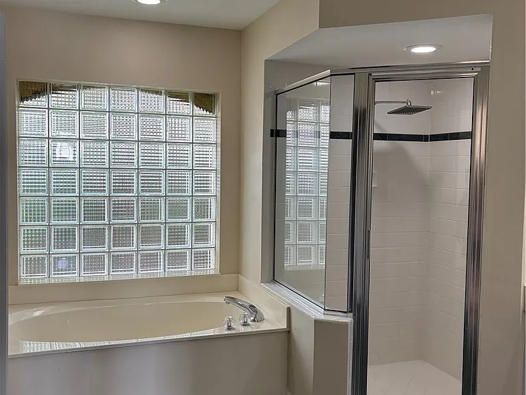 11761 Pinewood Lakes Dr — Photo 6