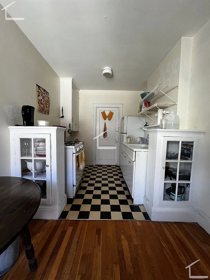 1 Bed Close To The Green Line - 9/1 - No Broker Fee — Photo 4