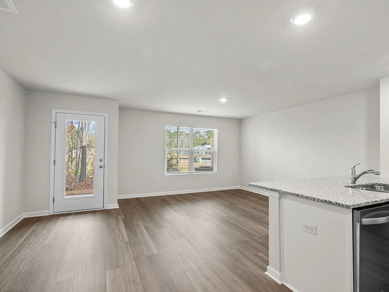 535 Gemstone Boulevard - 1 — Photo 3