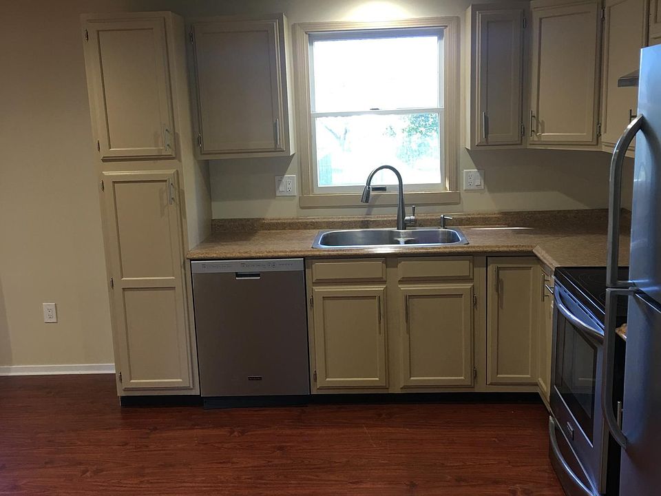 2nd image of 1820 Chester Dr