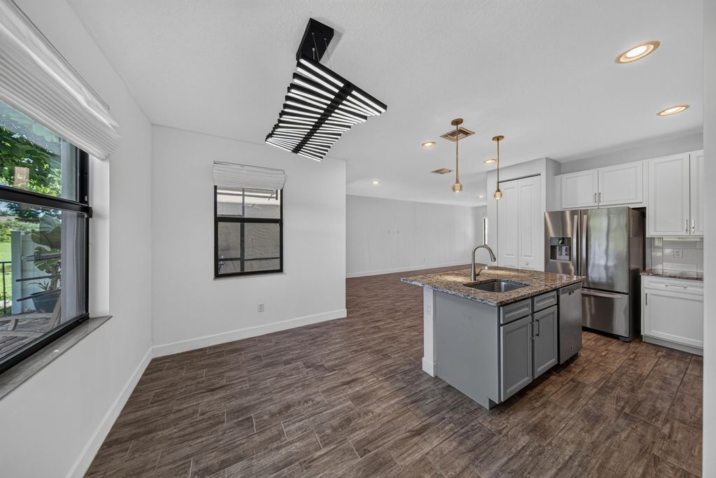 295 NW 33RD Lane, photo 8